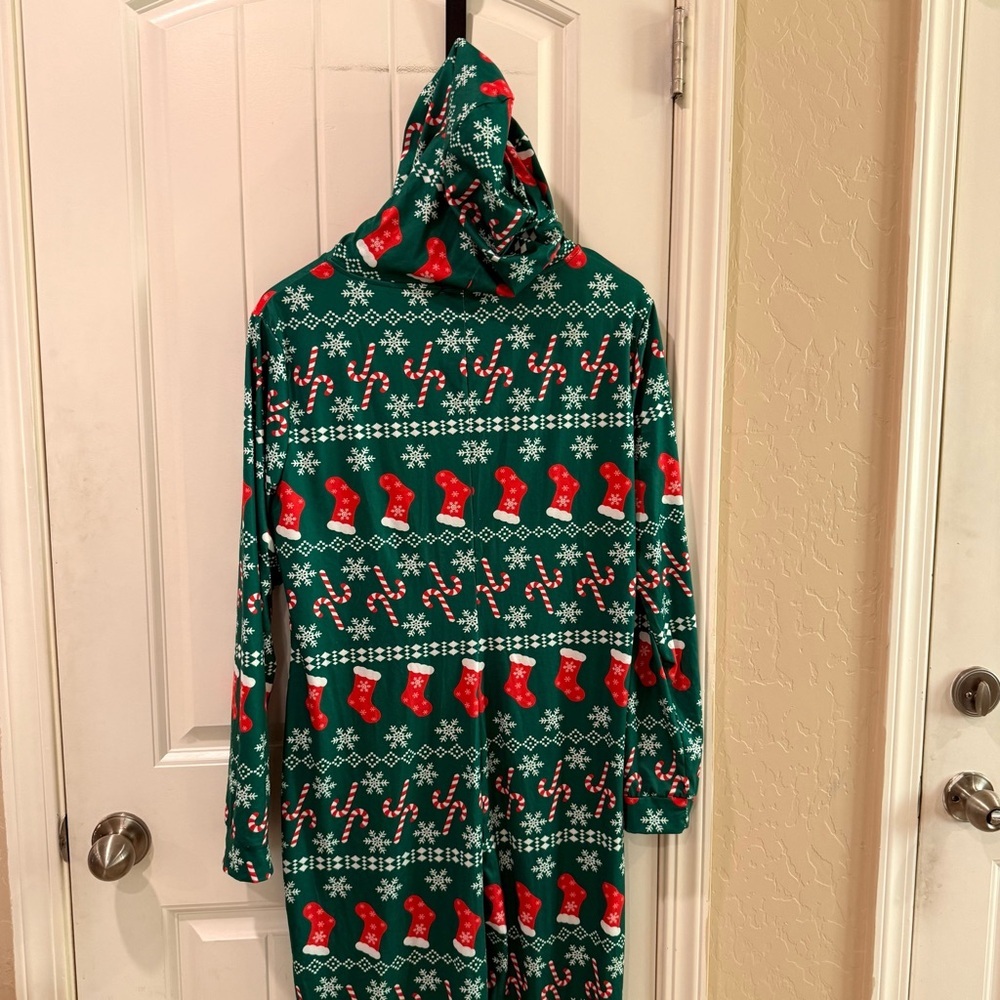 Ekouaer Women’s Green Holiday Hooded One-Piece Pajama Romper with Stocking Print - Picture 2 of 9